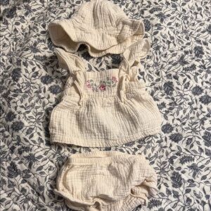 Carter's Cream Outfit set with hat- Size 3 months
